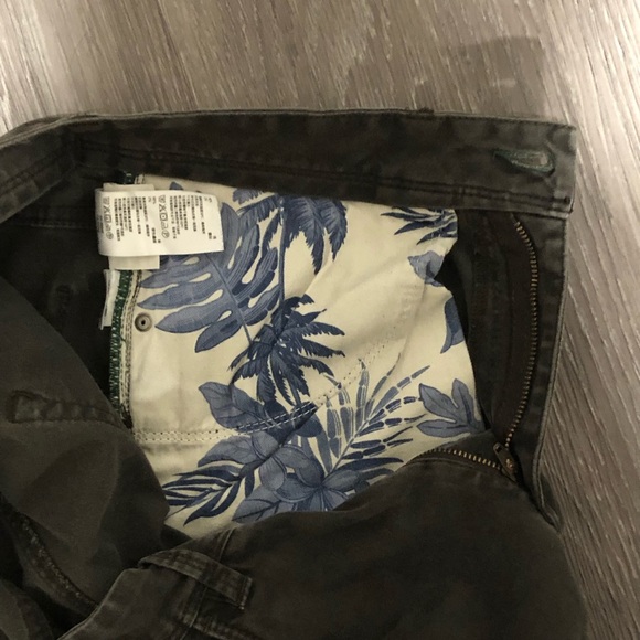 Tommy Bahama Men’s Chino Pants - Standard Fit - 34x34 - Picture 7 of 7